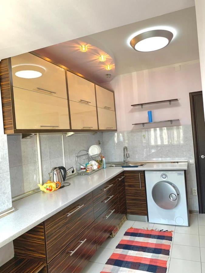 Apartment In Street Kievskaya 49 比什凯克 外观 照片