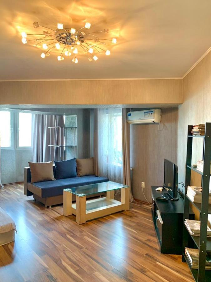 Apartment In Street Kievskaya 49 比什凯克 外观 照片