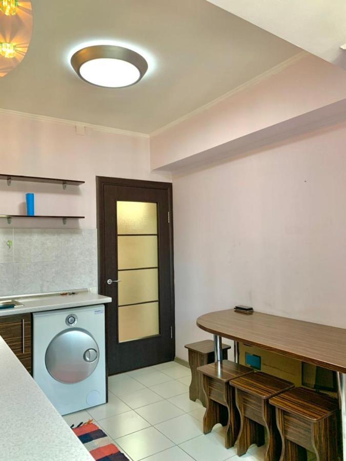 Apartment In Street Kievskaya 49 比什凯克 外观 照片